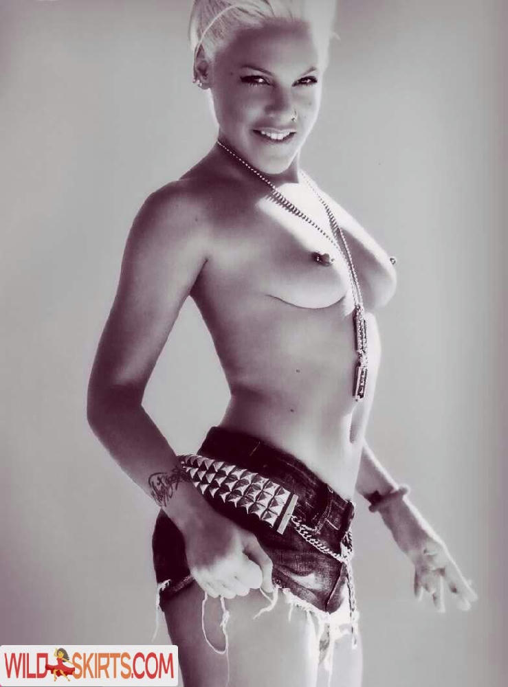 Alecia Beth Moore / pink nude Instagram leaked photo #9