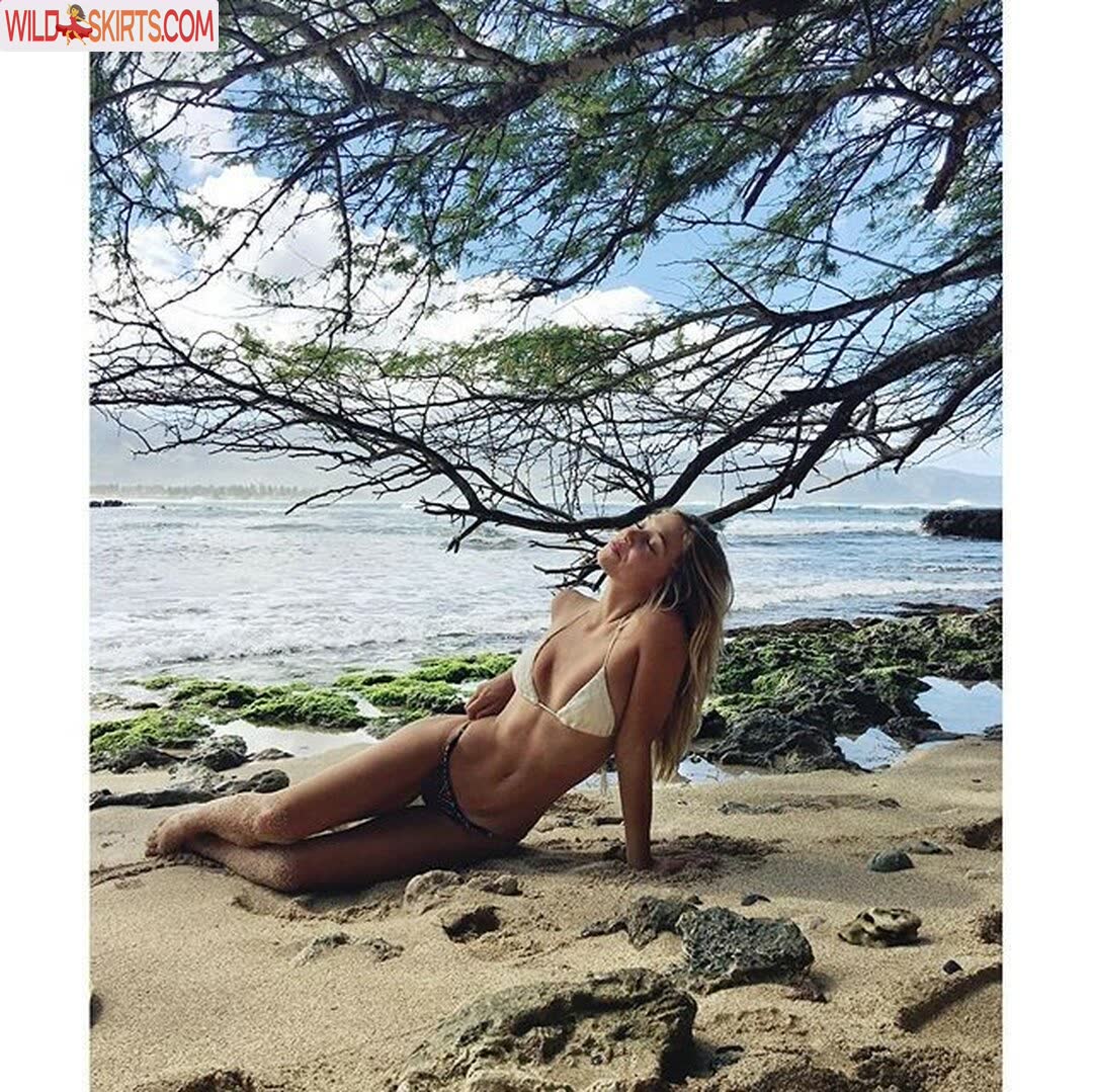 Alexis Ren nude leaked photo #374