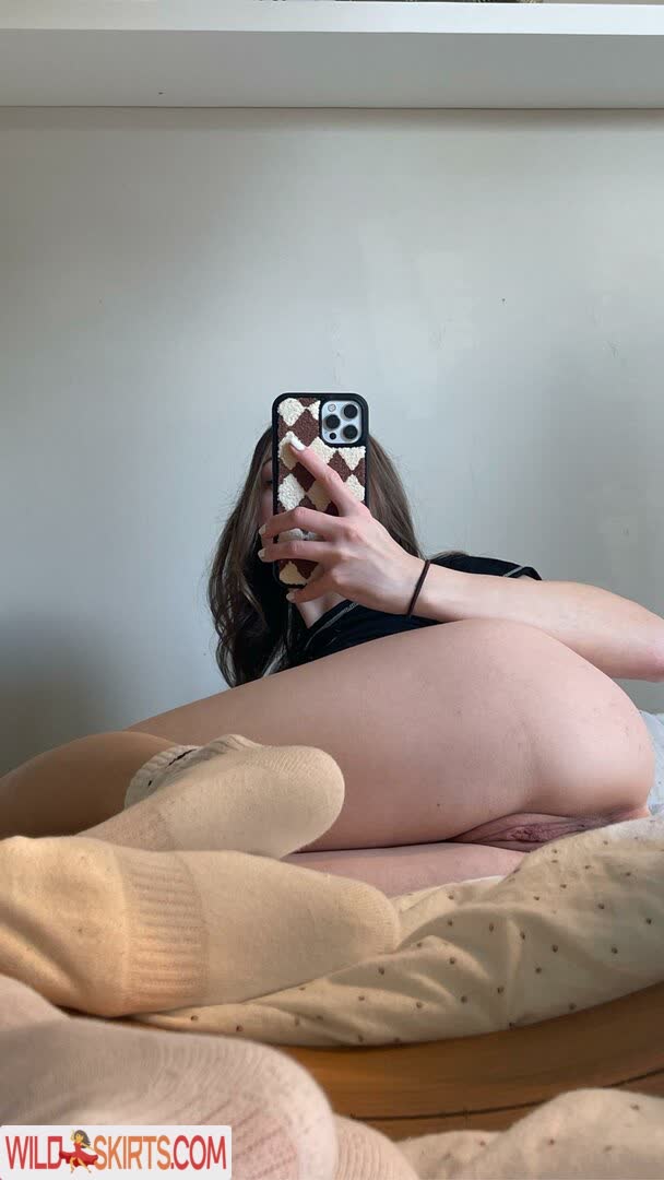 aleynabaddie / aleynabaddie / lolagetsu / lolygetsu / lolygetsu0__ / yoursmallbitch nude OnlyFans, Instagram leaked photo #3