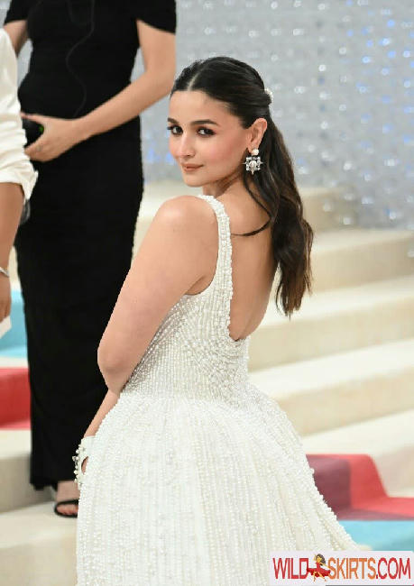 Alia Bhatt / aliaa08 / aliaabhatt nude Instagram leaked photo #26