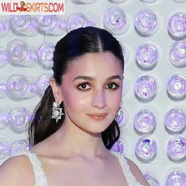 Alia Bhatt / aliaa08 / aliaabhatt nude Instagram leaked photo #31