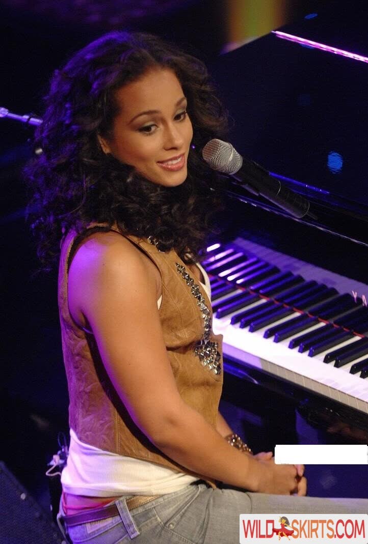 Alicia Keys nude leaked photo #40