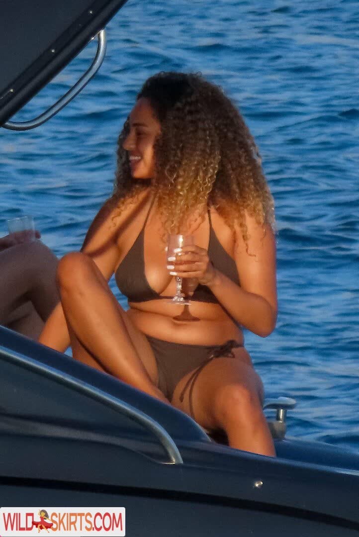 Amber Gill nude leaked photo #24