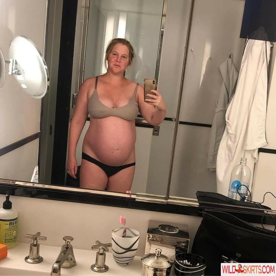 Amy Schumer / amyschumer nude Instagram leaked photo #7