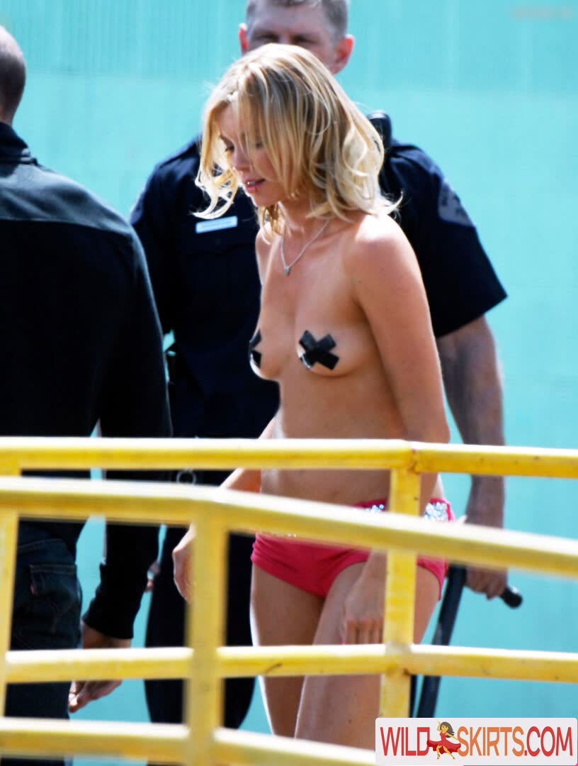 Amy Smart nude leaked photo #69