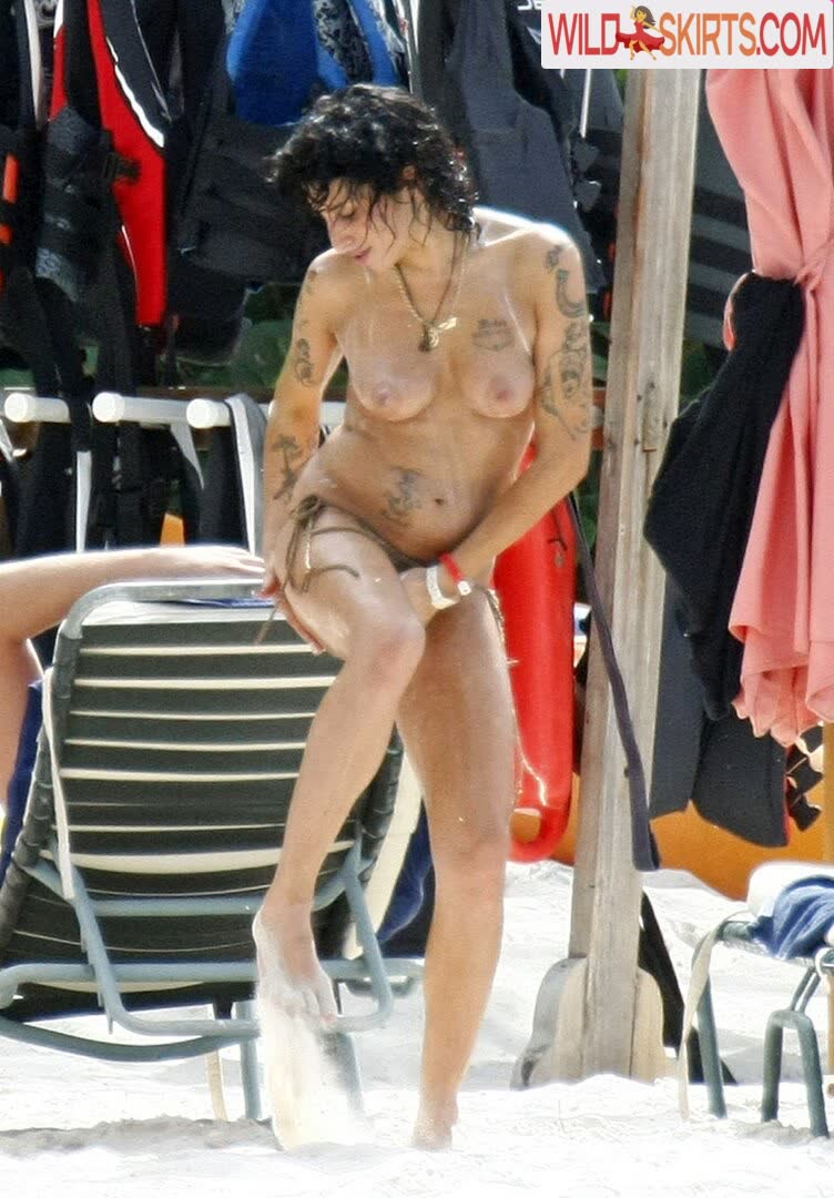 Amy Winehouse nude leaked photo #14