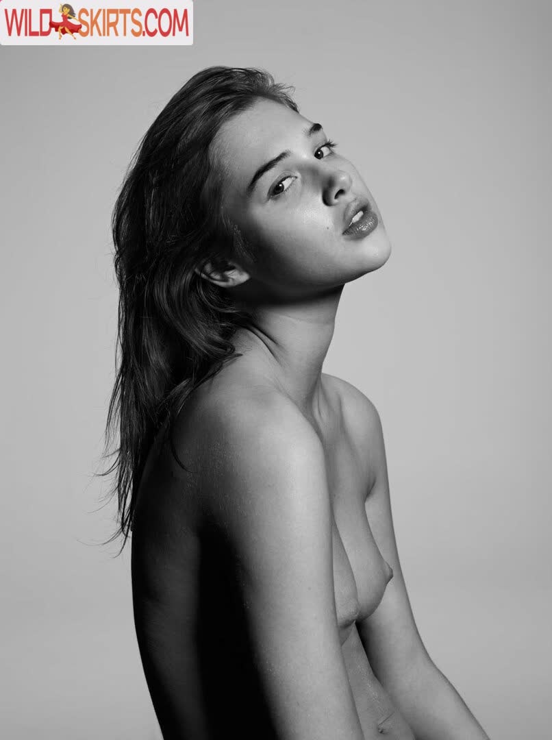 Anais Pouliot nude leaked photo #19