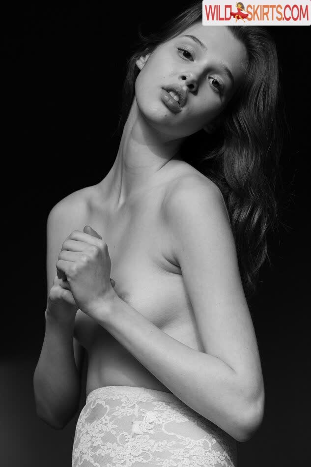 Anais Pouliot nude leaked photo #62