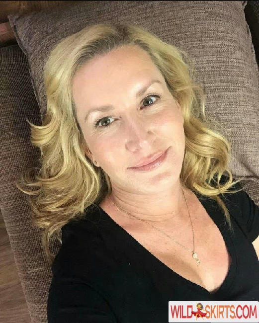 Angela Kinsey avatar