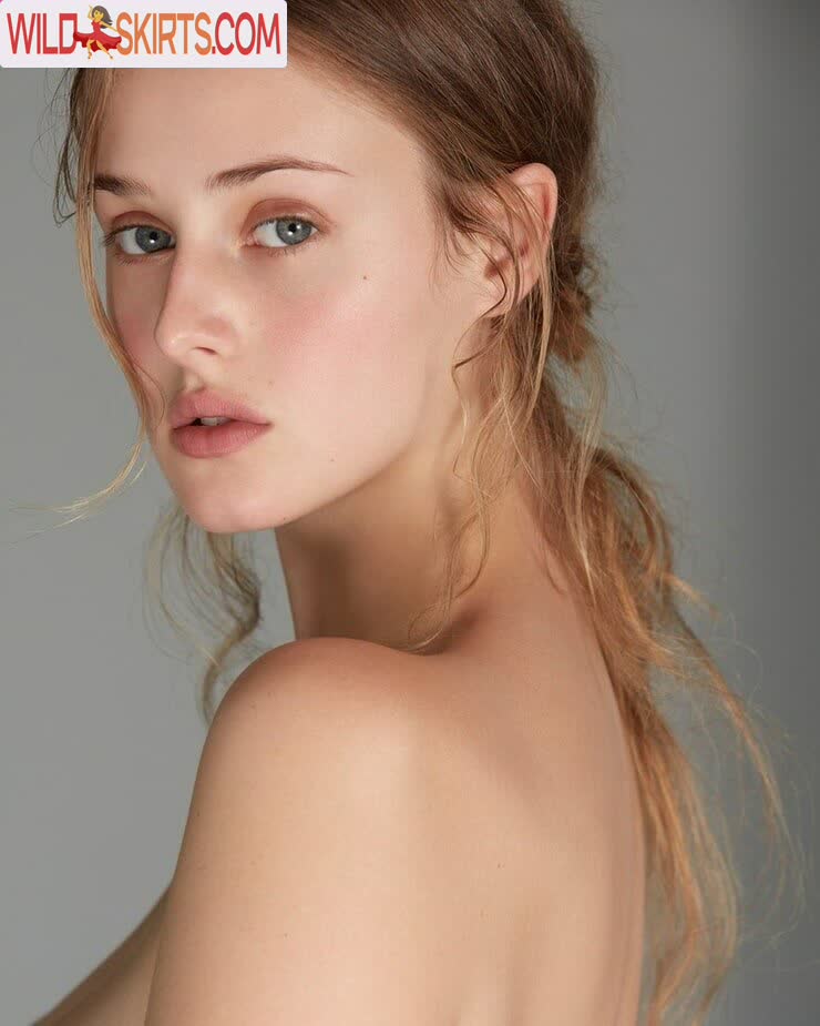 Anna Van Patten nude leaked photo #8