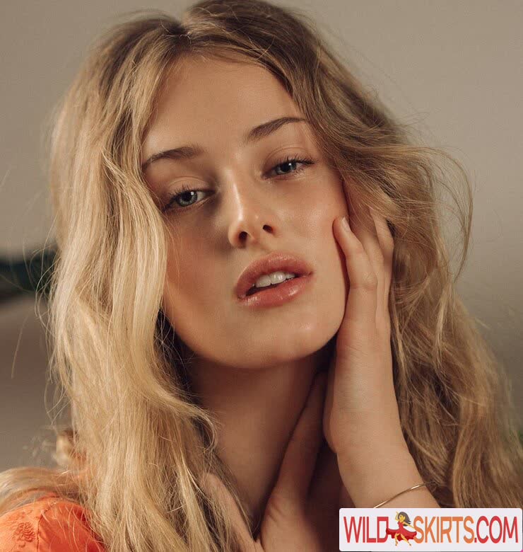 Anna Van Patten nude leaked photo #9