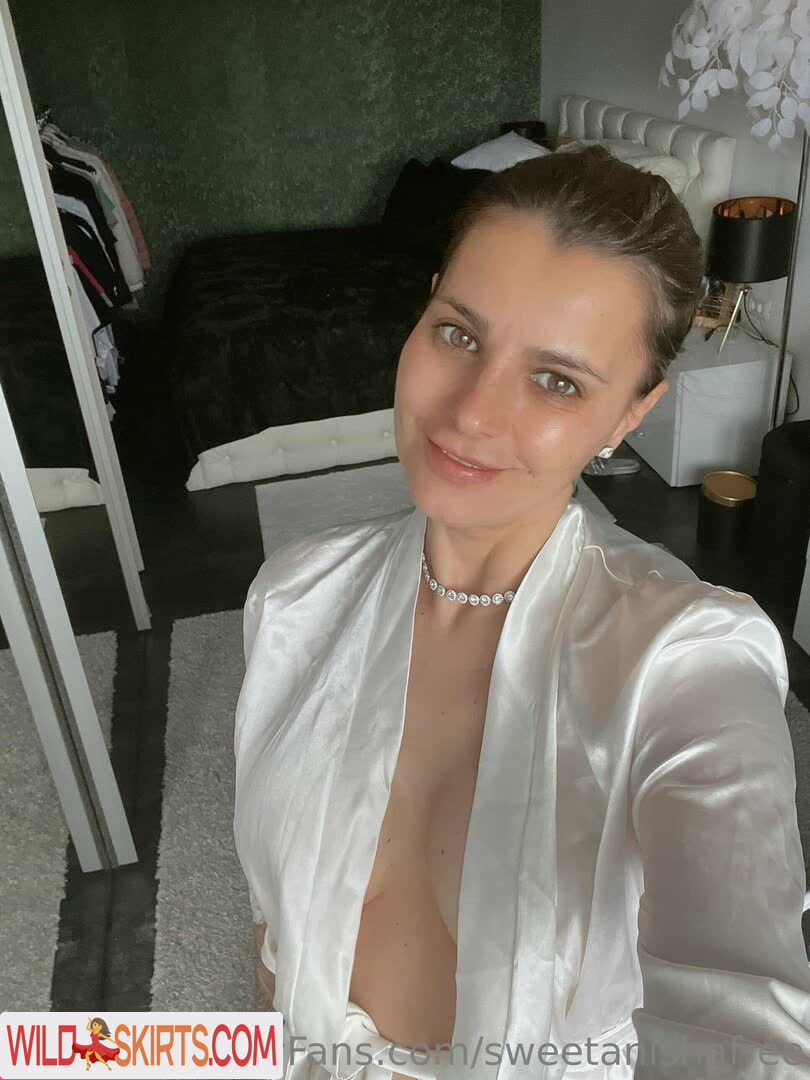 AnneMarie-V nude leaked photo #4