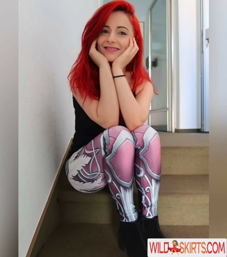 AnnieFuchsia nude leaked photo #9