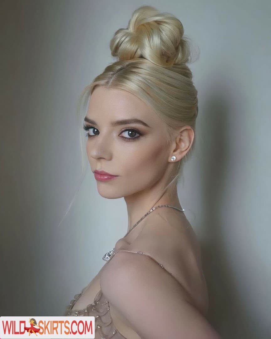 Anya Taylor-Joy / anyataylorjoy / owlicats nude OnlyFans, Instagram leaked photo #13