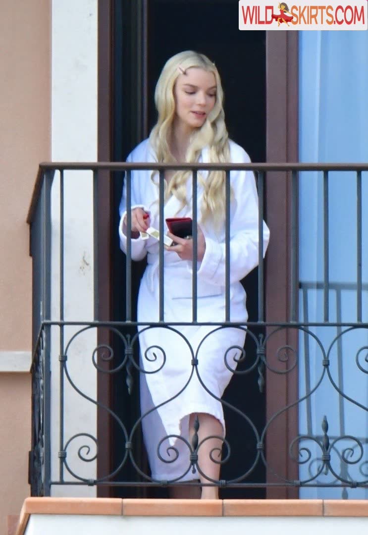 Anya Taylor-Joy nude leaked photo #249