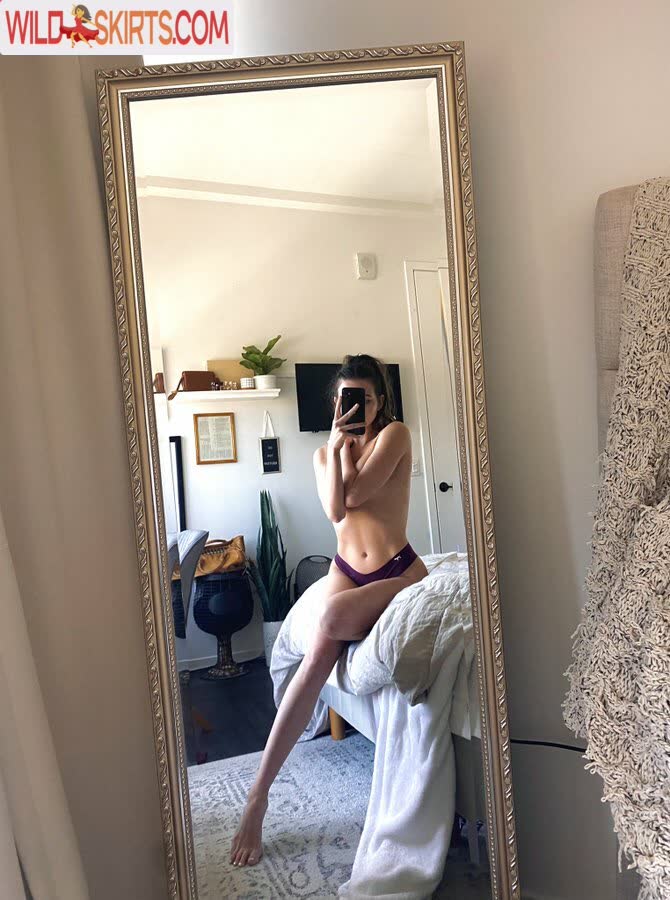 Ari / UrBestfriendsGF / therealkylesister nude OnlyFans, Instagram leaked photo