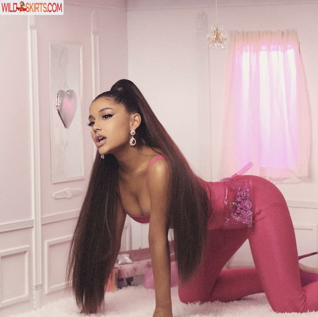 Ariana Grande nude leaked photo #325