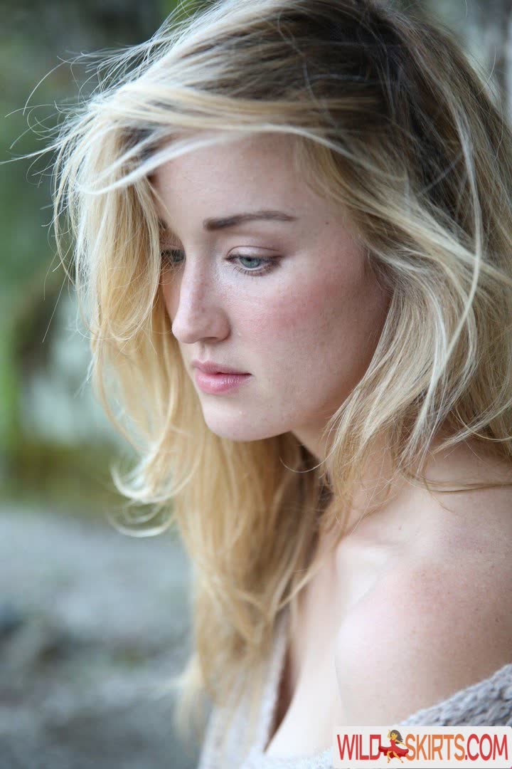 Ashley Johnson / ashleythejohnson / johnsonhubfans / thevulcansalute nude OnlyFans, Instagram leaked photo #8