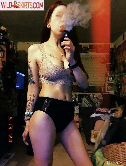 Baby Cherry / smokingbeautyx_ / thebabycherryx nude OnlyFans, Snapchat, Instagram leaked photo #6