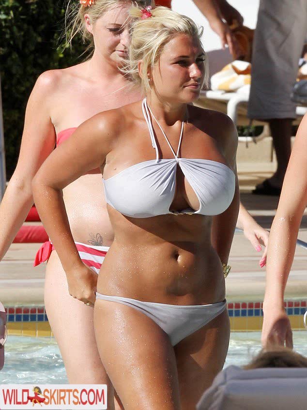 Billie Faiers nude leaked photo #5