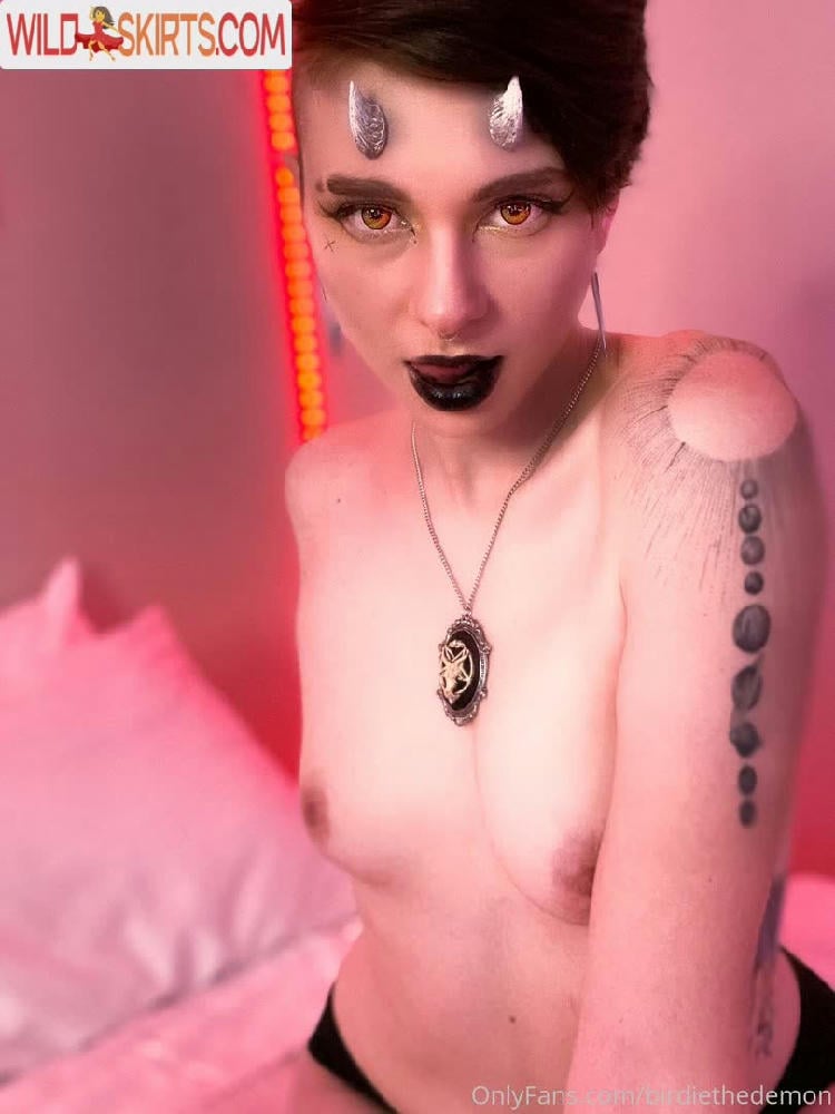 Birdiethedemon / Neighborhoodchangeling / thasmileybird nude Instagram leaked photo #3