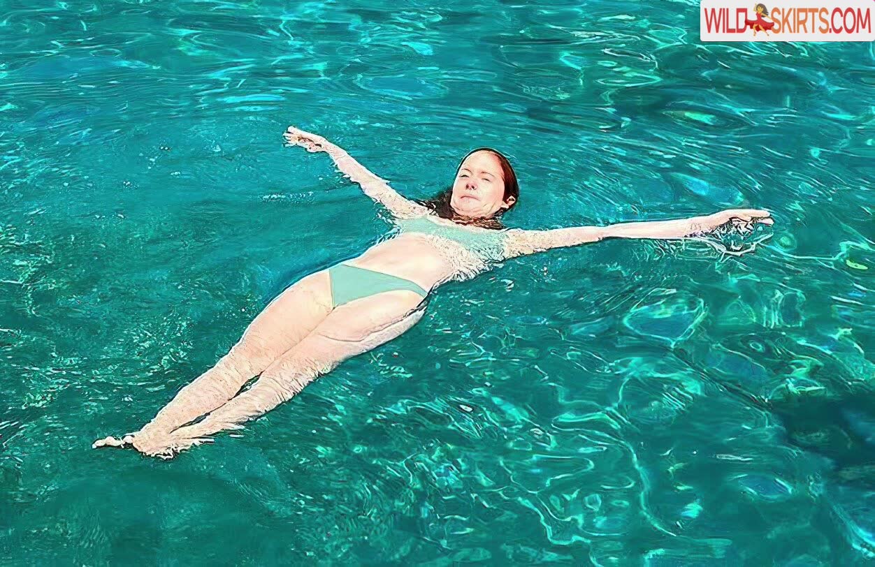 Bonnie Wright / thisisbwright nude Instagram leaked photo #11