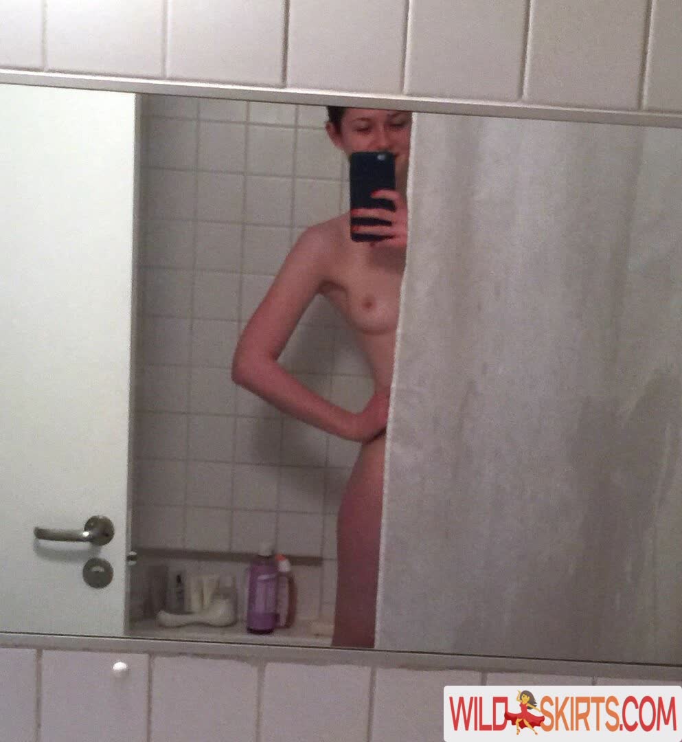 Bonnie Wright / thisisbwright nude Instagram leaked photo #7