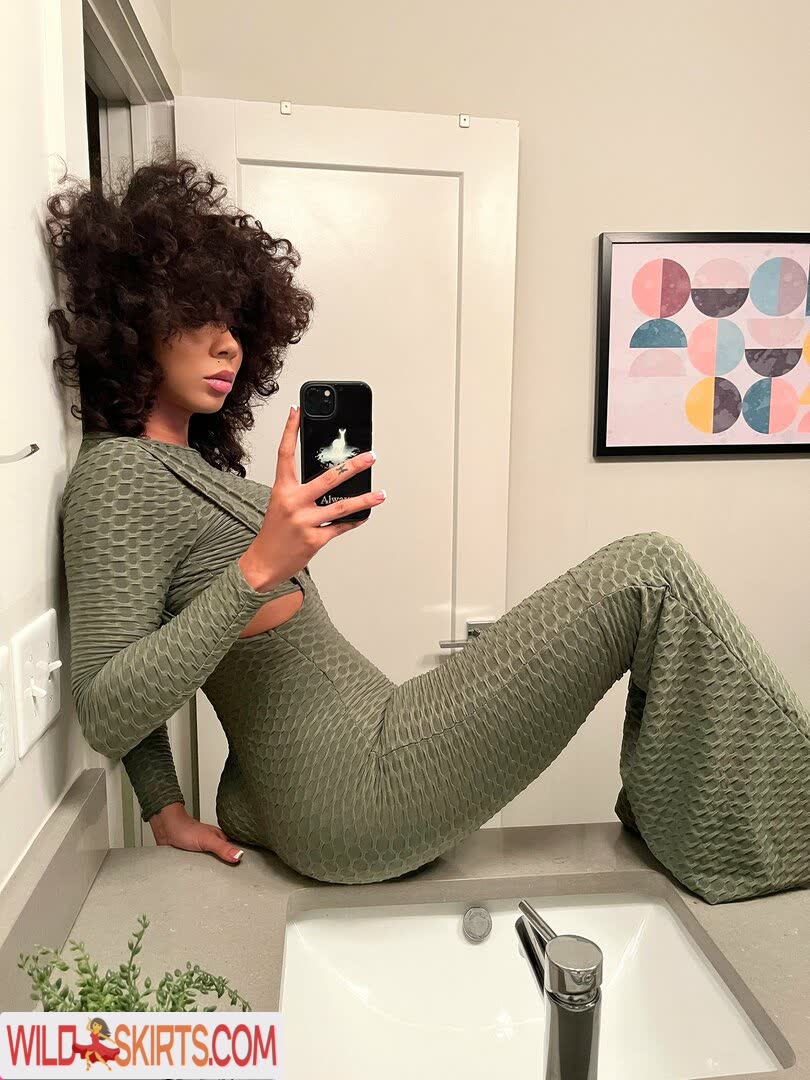 Brittany Renner / bundleofbrittany nude Instagram leaked photo #6