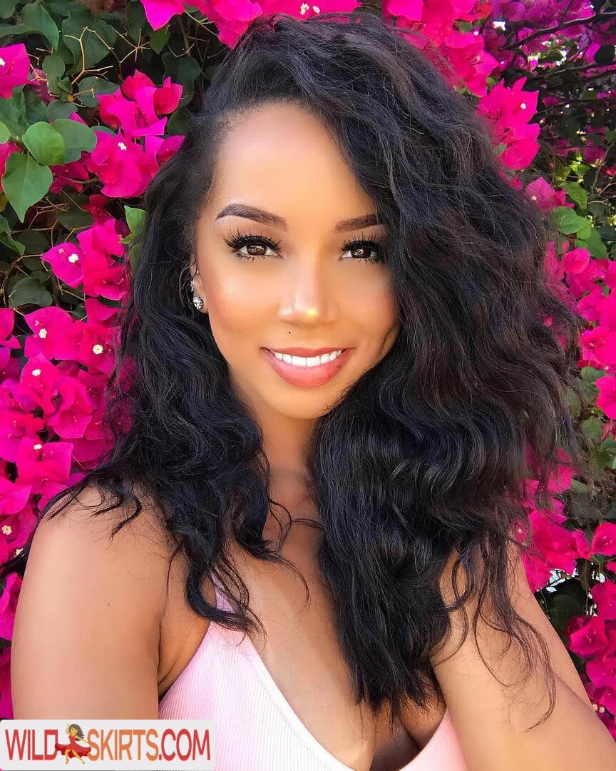 Brittany Renner / bundleofbrittany nude Instagram leaked photo