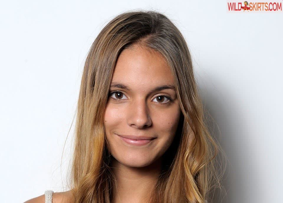 Caitlin Stasey nude leaked photo #22