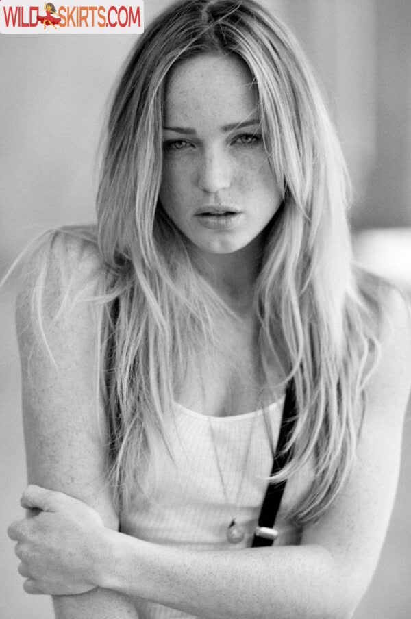 Caity Lotz / caitylotz nude Instagram leaked photo #15