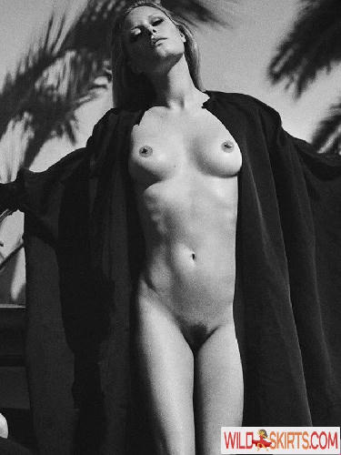 Camille Rowe nude leaked photo #15