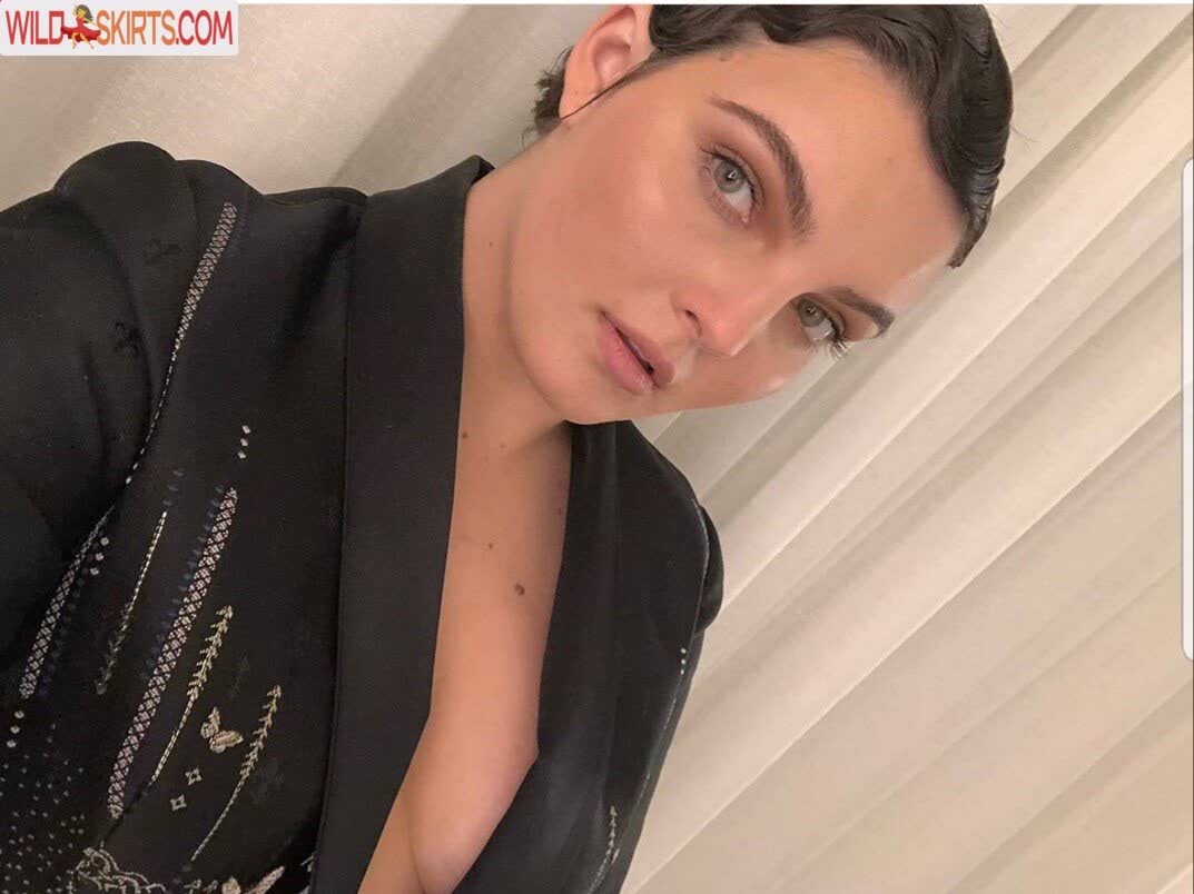 Camren Bicondova / camrenwhy nude Instagram leaked photo