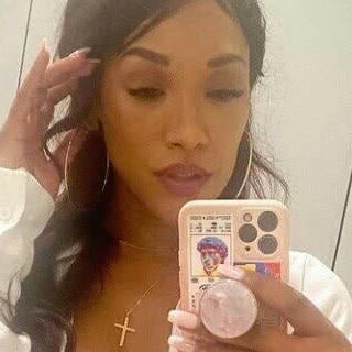 Candice Patton avatar