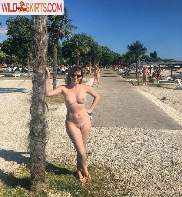 carinamoreschi / camoreschi / carinamoreschi nude OnlyFans, Instagram leaked photo #110