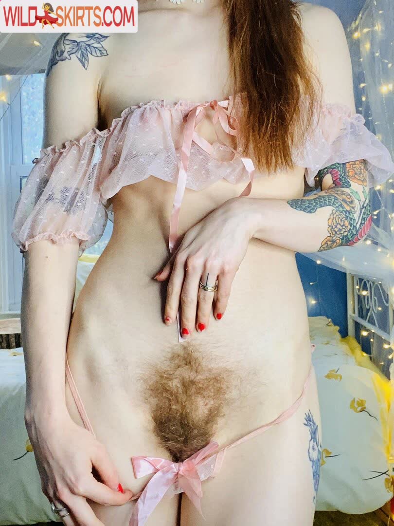 Caring Erin nude leaked photo #114