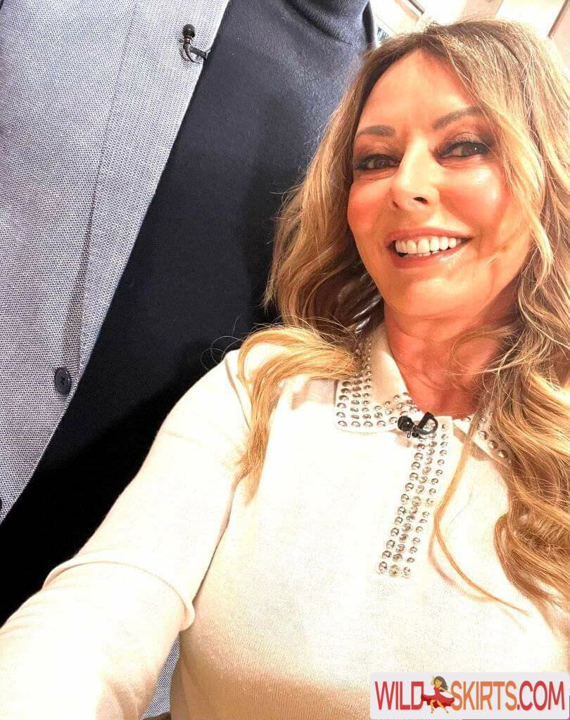 Carol Vorderman / carolvorders nude Instagram leaked photo #7