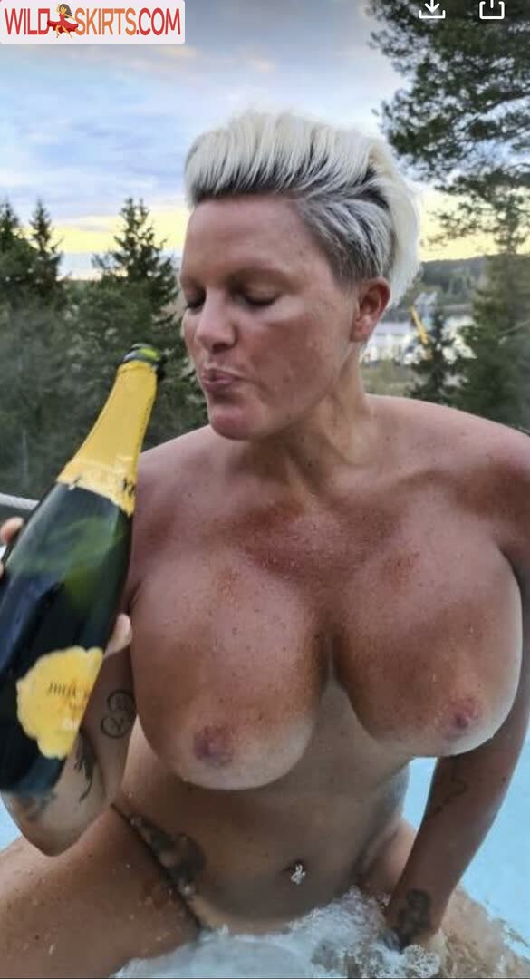 Caroline Öberg nude leaked photo #6