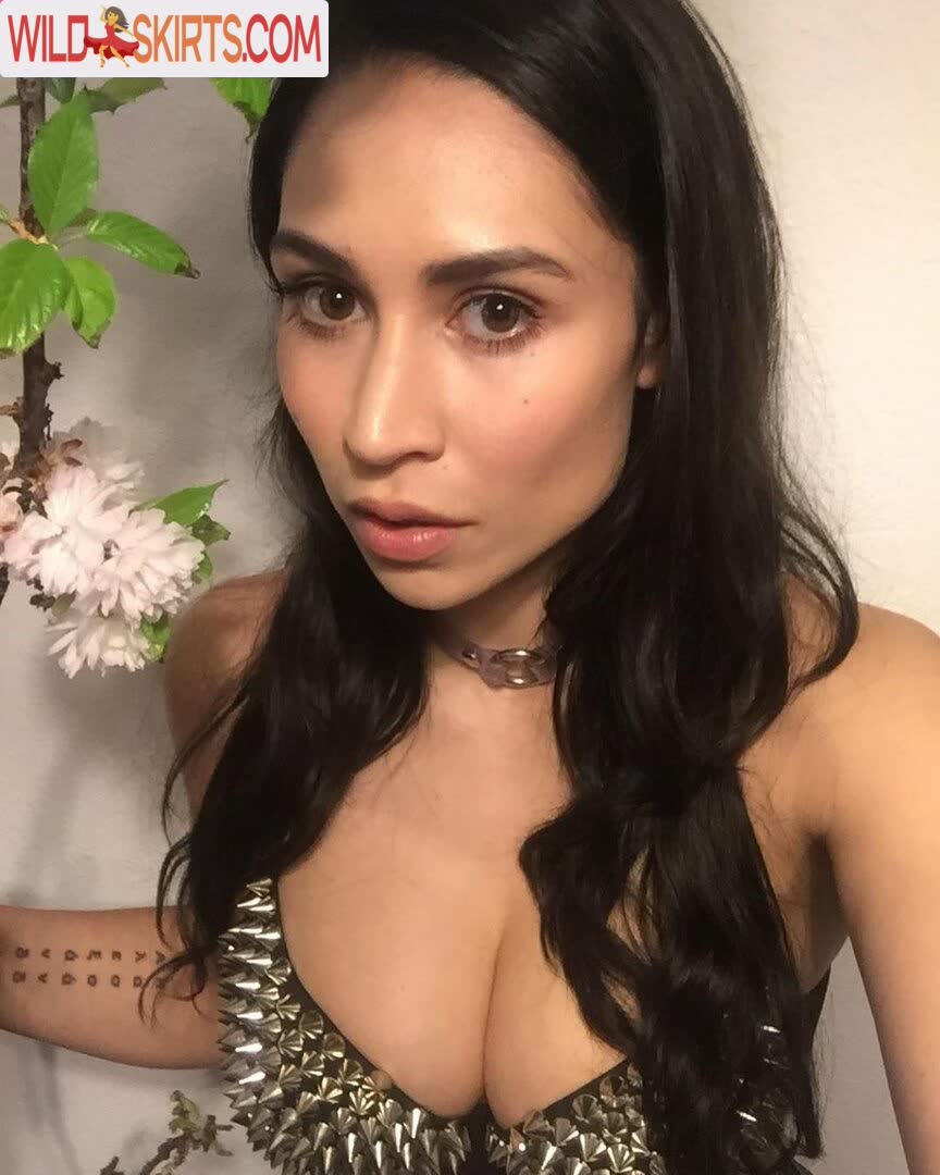 Cassie Steele nude leaked photo #24