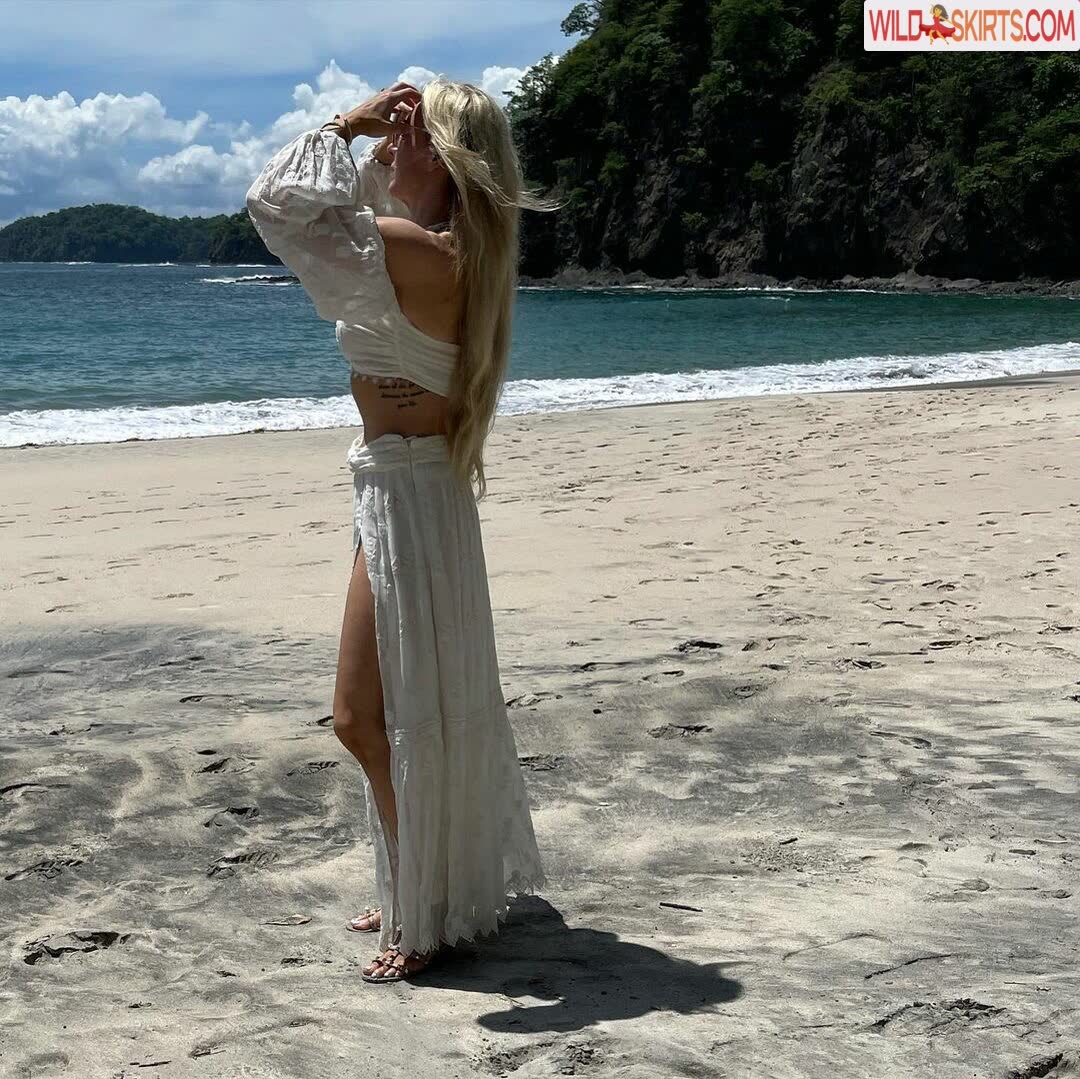 Charlotte Flair nude leaked photo #93