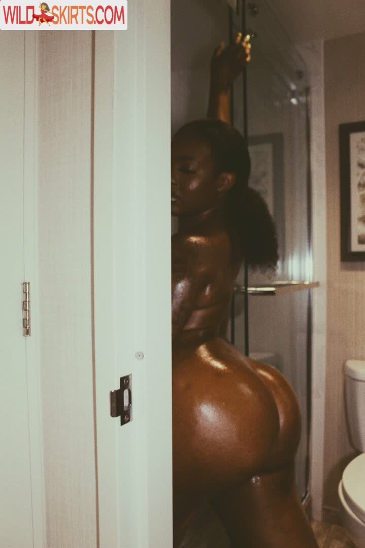 Chocolate Goddess / Cocopuffphatty / MissCocoPuffPhatty / __headoverheel / __headoverheels / chocolate_goddess / goddessphatty / kookooforcocopuffs nude OnlyFans, Instagram leaked photo #5