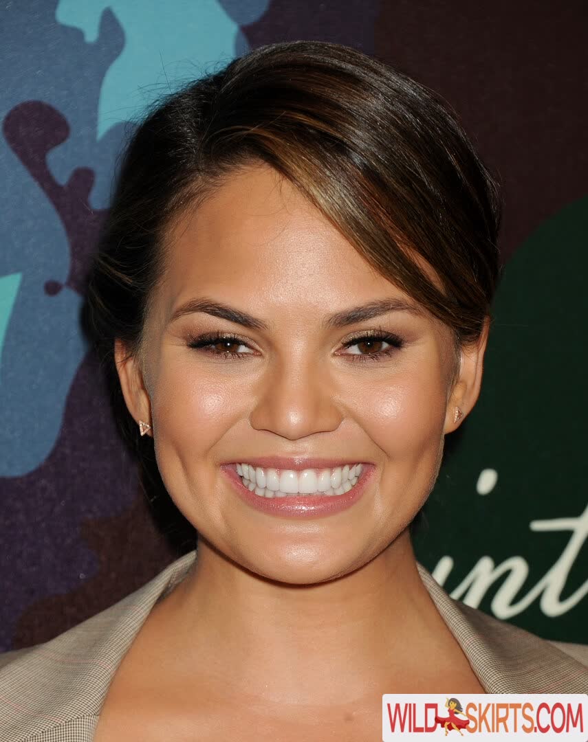 Chrissy Teigen nude leaked photo #87