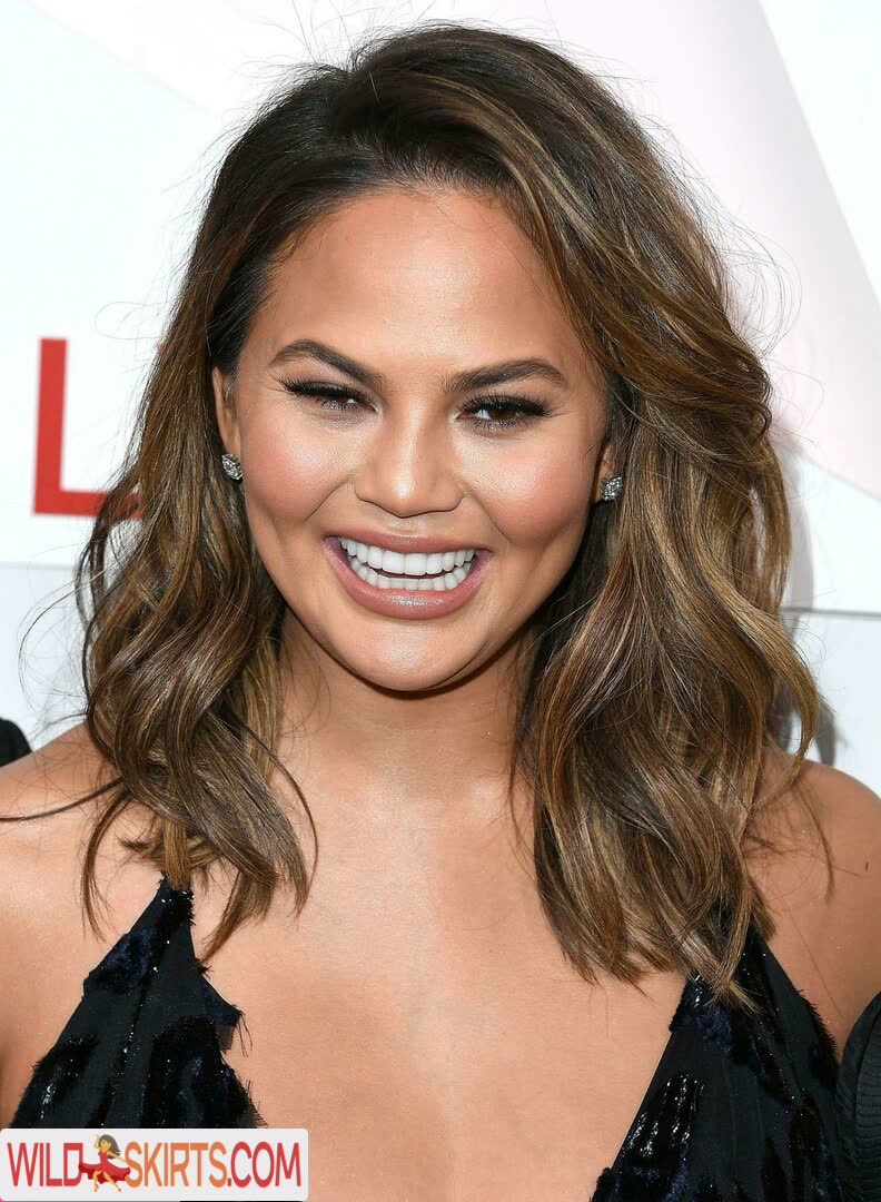 Chrissy Teigen nude leaked photo #100