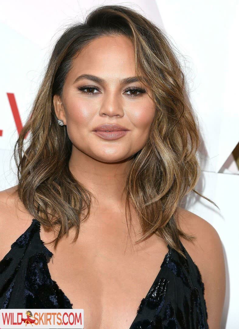 Chrissy Teigen nude leaked photo #102