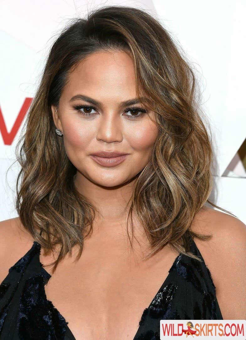 Chrissy Teigen nude leaked photo #103