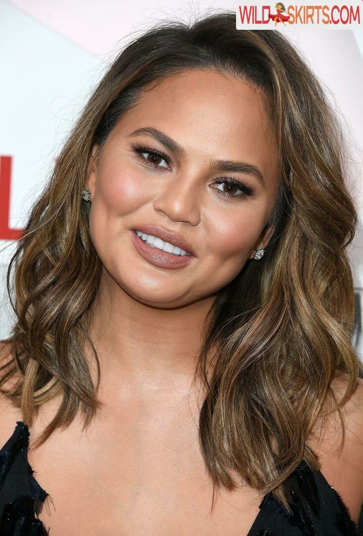 Chrissy Teigen nude leaked photo #111