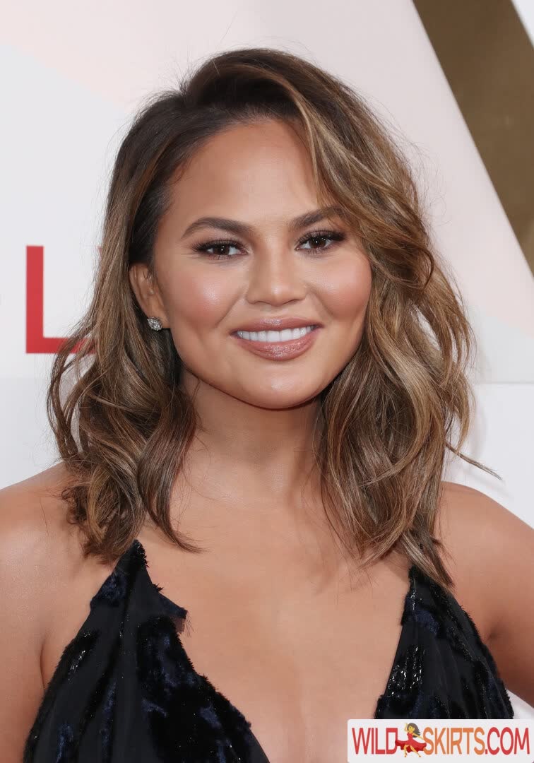 Chrissy Teigen nude leaked photo #123