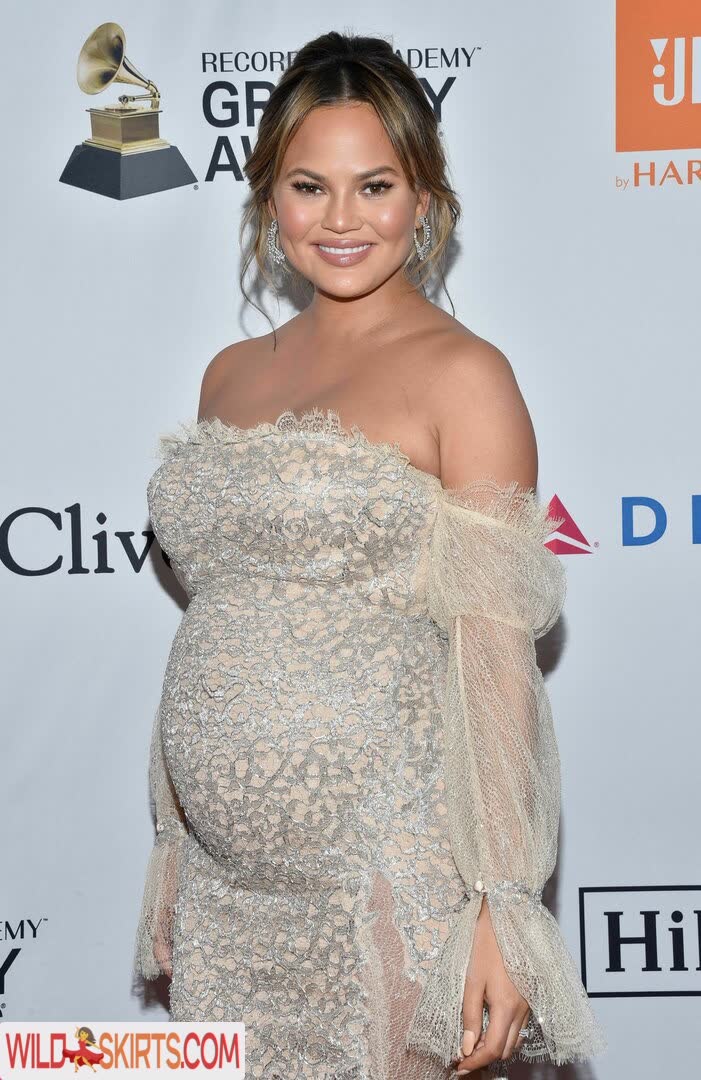 Chrissy Teigen nude leaked photo #131