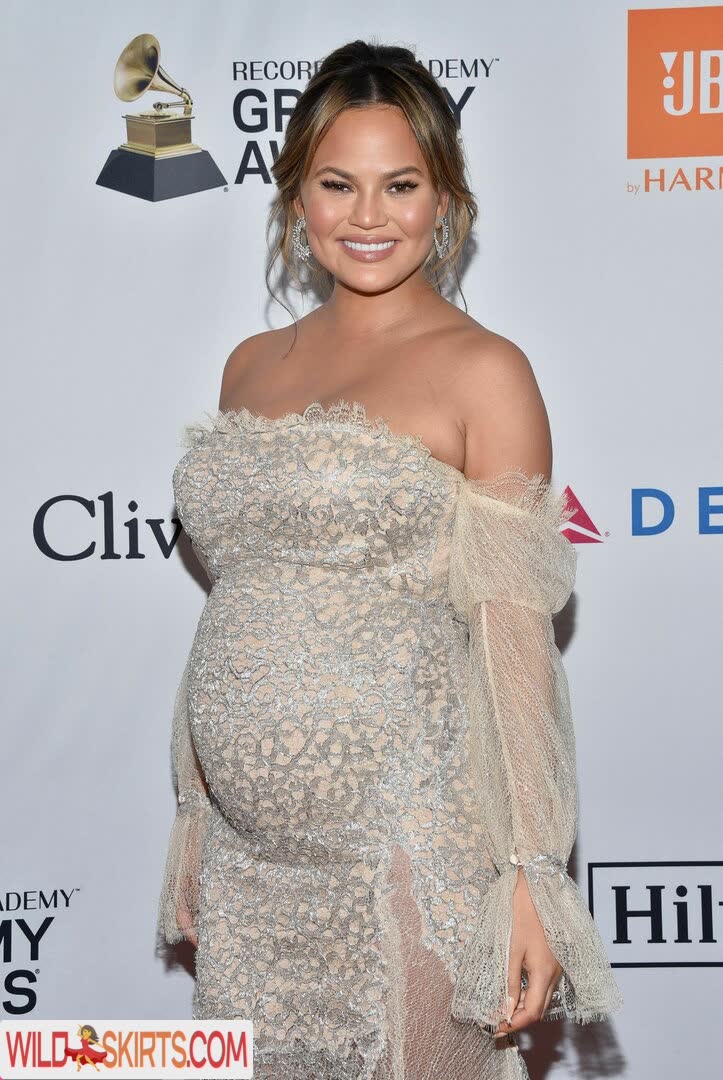 Chrissy Teigen nude leaked photo #132