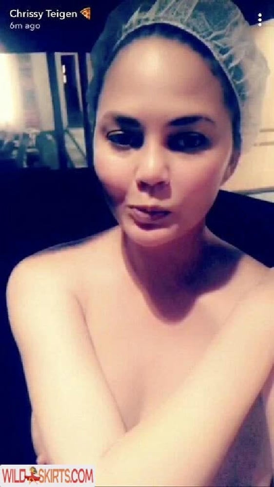 Chrissy Teigen / chrissyteigen nude Instagram leaked photo #56